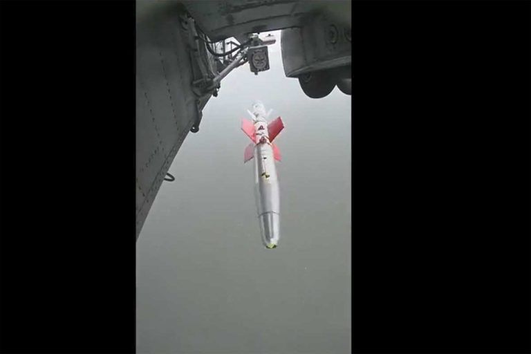 भारत ने पहली स्‍वदेशी एंटी शिप मिसाइल का सफलतापूर्वक एयर लॉन्च किया, देखें टेस्‍ट का वीडियो